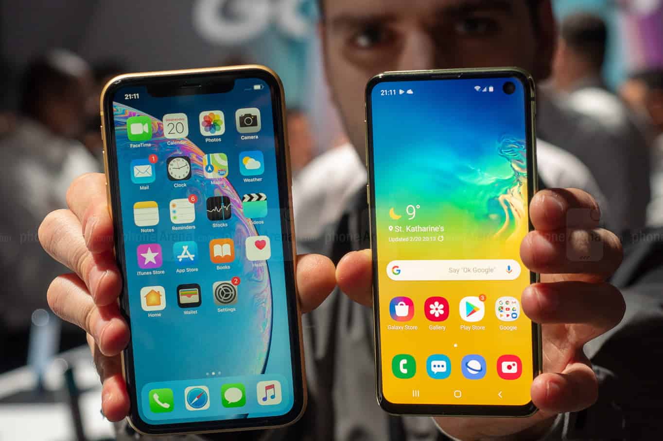 Putem compara Samsung Galaxy S10 cu iPhone XR?