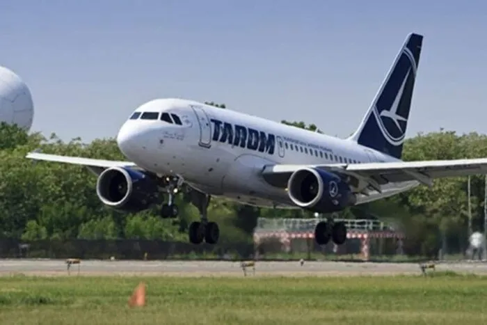 image-2018-04-13-22392348-70-aeronava-tarom