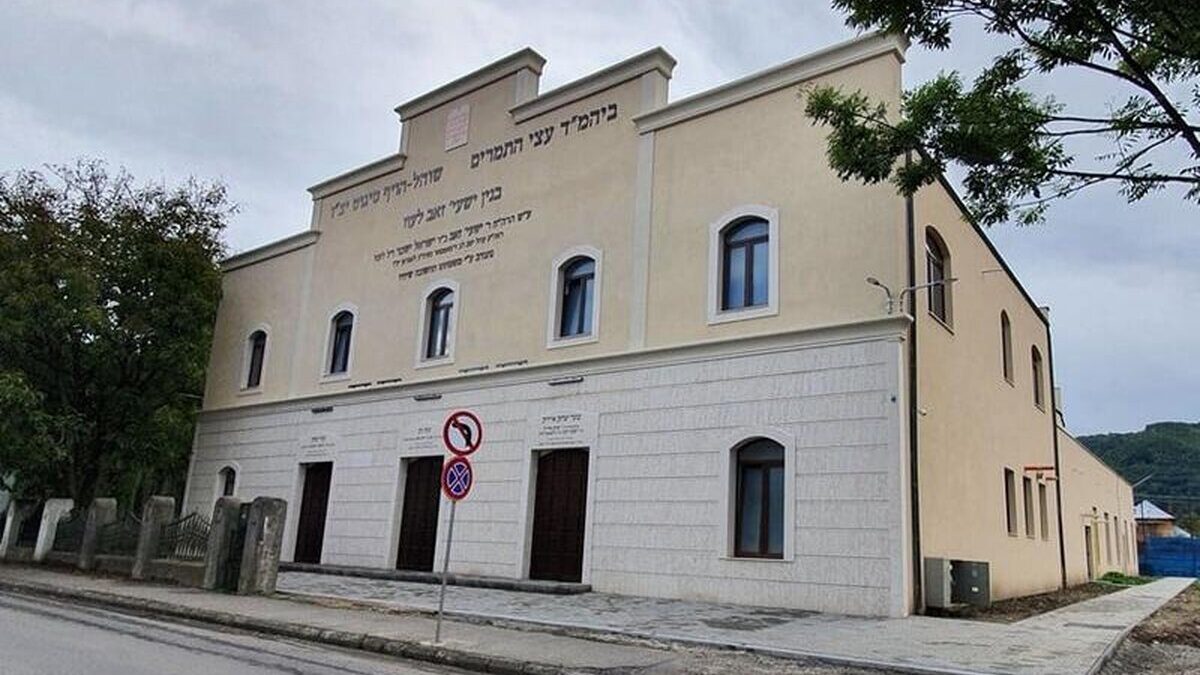 Sute de evrei hasidici au venit în România pentru a inagura la Sighetu Marmației una dintre cele mai mari sinagogi din Europa de Est image 2021 11 5 25158883 41 sinagoga sighetul marmatiei