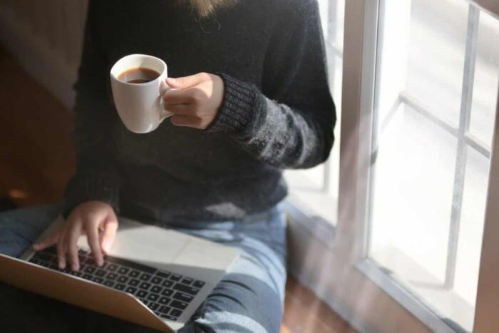 laptop cafea