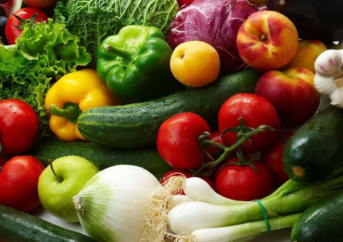 Peste 40 de producători români livrează legume de sezon în reţeaua Mega Image; retailerul reduce preţurile