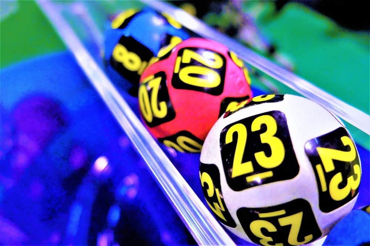 Marele premiu la jocul 6/49, de peste 1,72 milioane de euro, a fost câştigat duminică