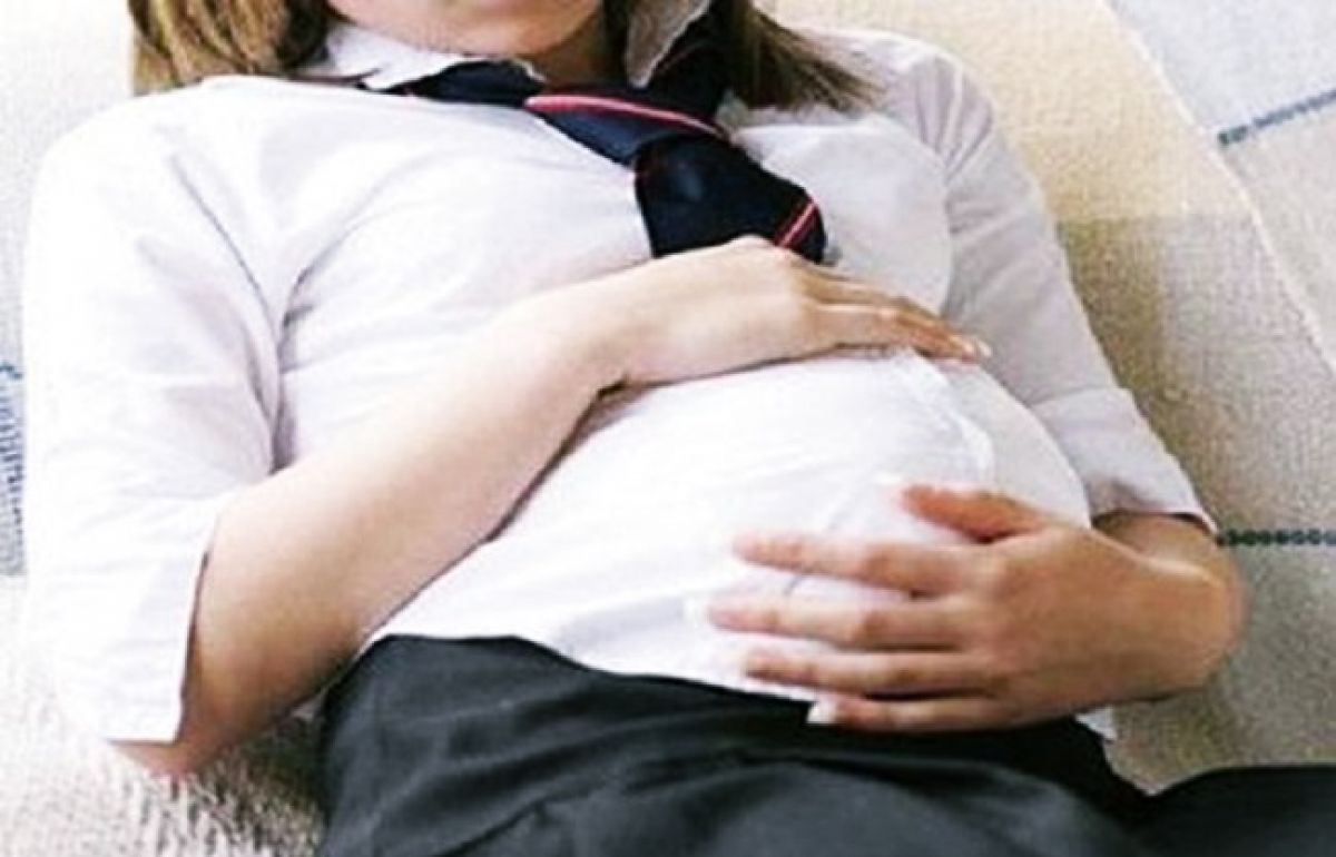 Vârsta medie a mamelor adolescente din zone defavorizate din România este de 16 ani la prima naștere