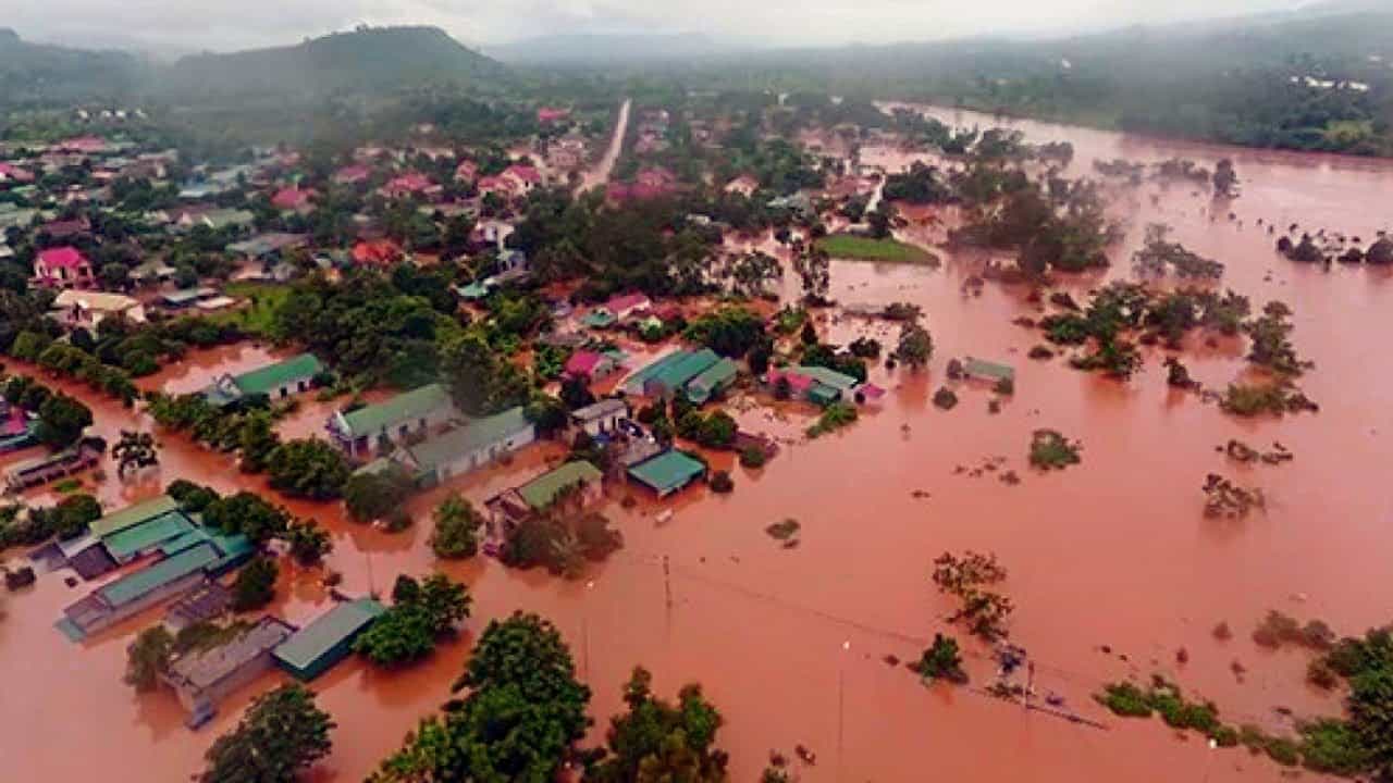 Taifunul Molave a lovit Vietnam; 26 de pescari, daţi dispăruţi