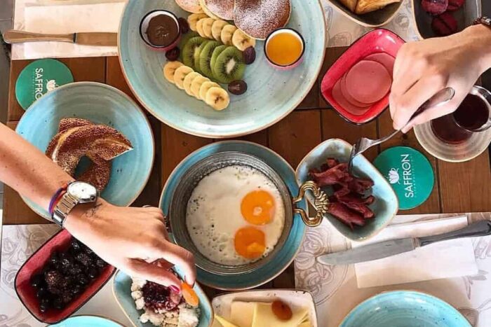 Sfaturi pentru alegerea veselei de restaurant: colecții de veselă și metode de așezare a preparatelor mixuri de vesela cover