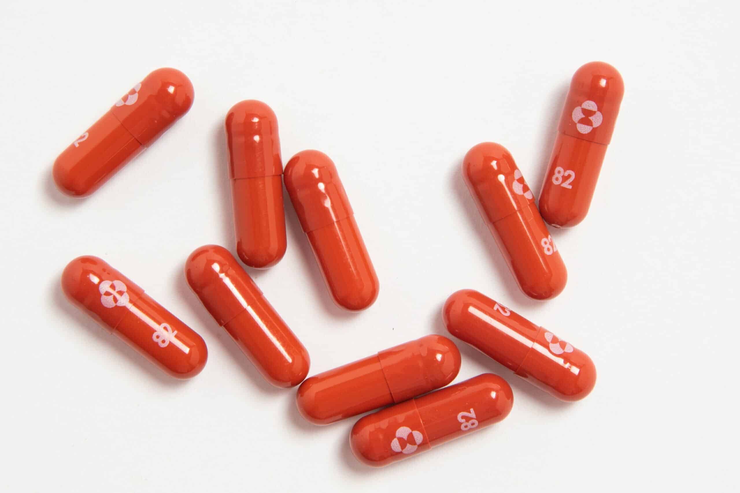 OMS analizează medicamentul anti-Covid molnupiravir, administrat sub formă de pastile