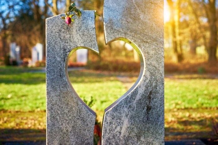 monumente funerare condoleante ro