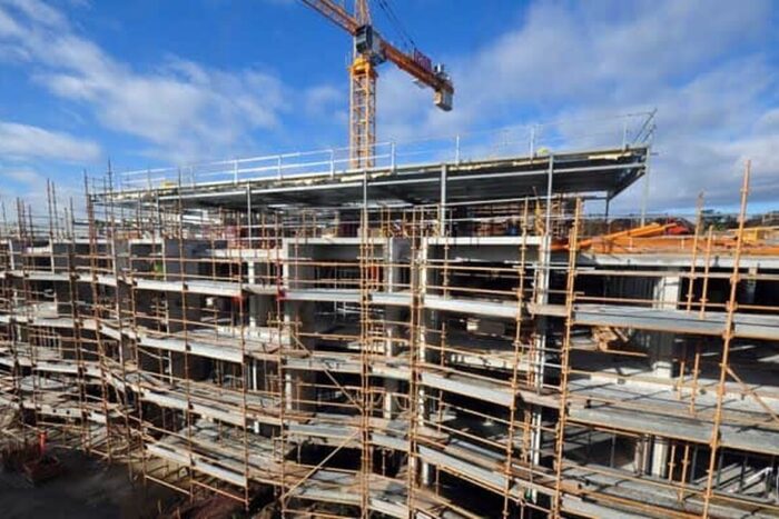 numarul autorizatiilor de construire pentru cladiri rezidentiale a crescut cu 76 in primele sapte a3826