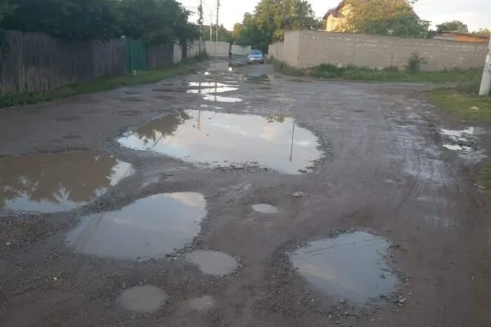 o-strada-din-bragadiru-a-fost-scoasa-din-noroi-dupa-mai-bine-de-30-de-ani-video
