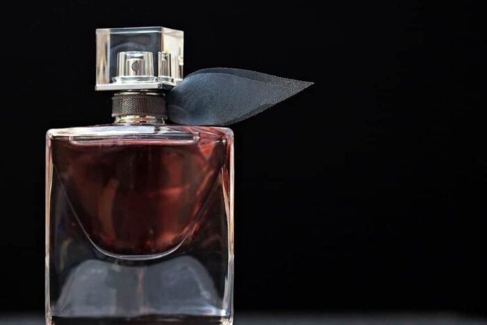 7 motive pentru care cumpărăm ținând cont de brand parfum