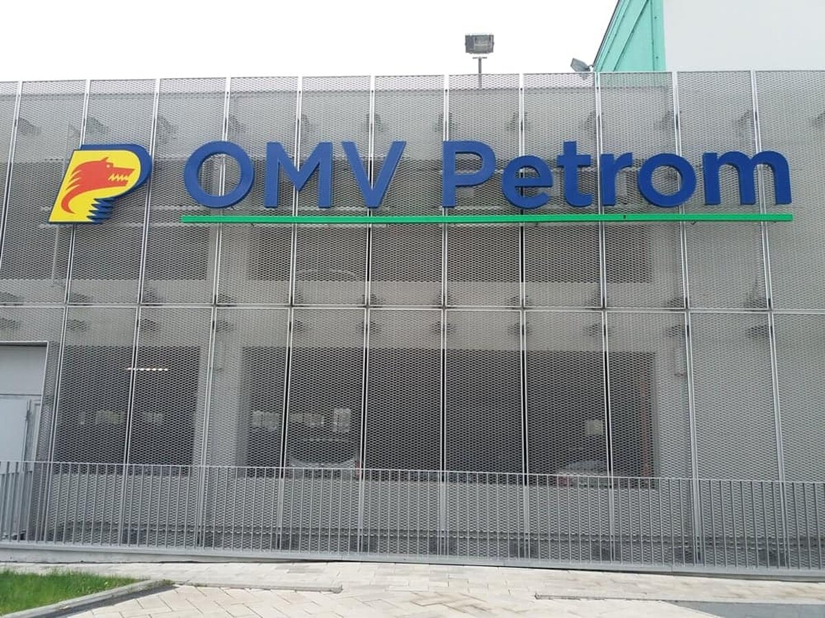 Consiliul Concurenței: Companiile petroliere așteaptă decizia OMV Petrom pentru a modifica prețul carburanților