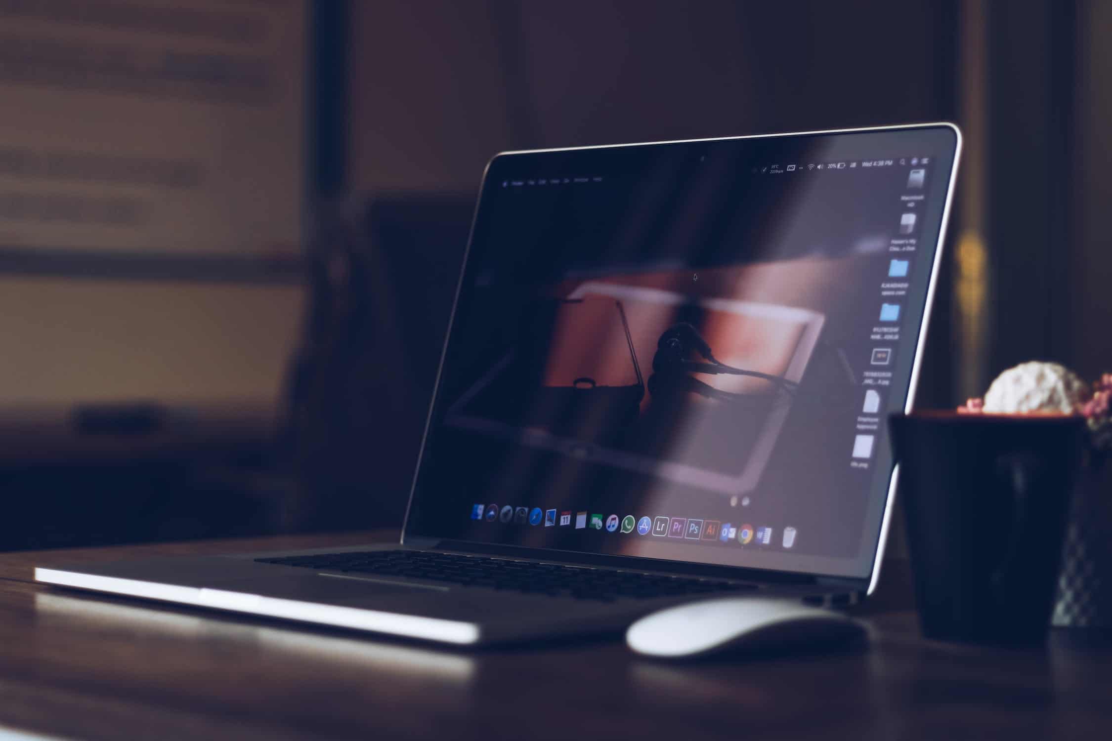 10 lucruri de stiut cand lucrezi de acasa pe perioada pandemie folosind un laptop personal