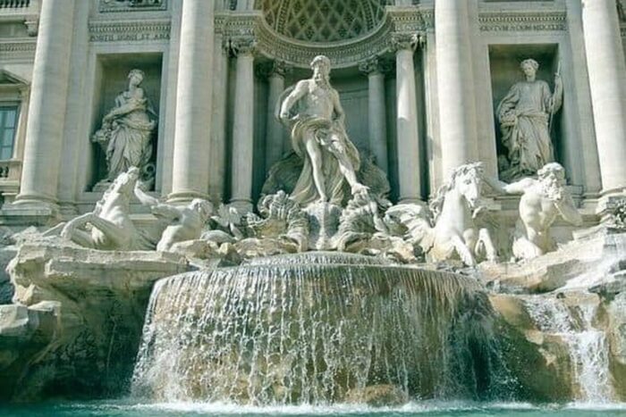 primaria din roma si biserica se cearta pe banii din fontana di trevi turistii arunca in fantana 1 5 mil size9