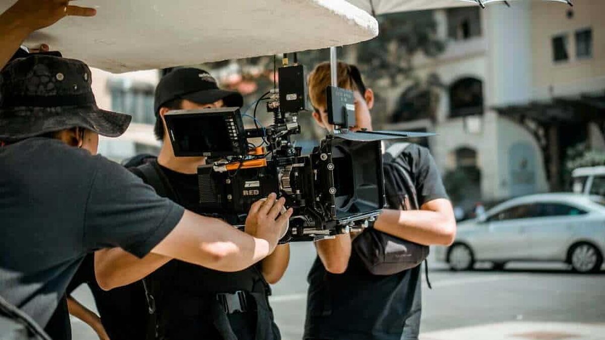 Cucereste social media cu ajutorul unei companii de productie video