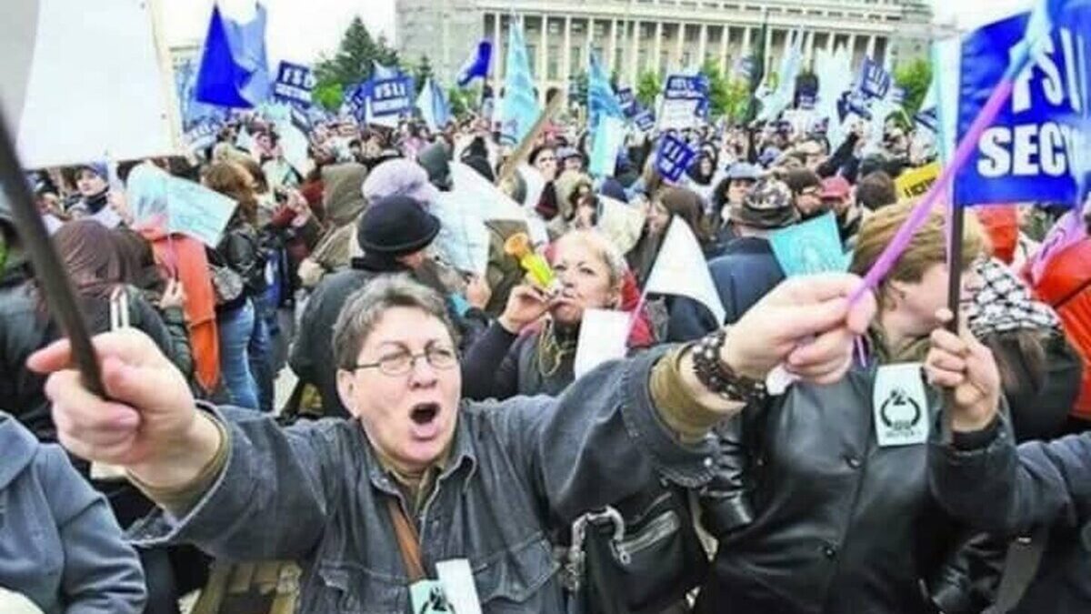 Pensionarii anunţă proteste pe 1 octombrie profesorii protest