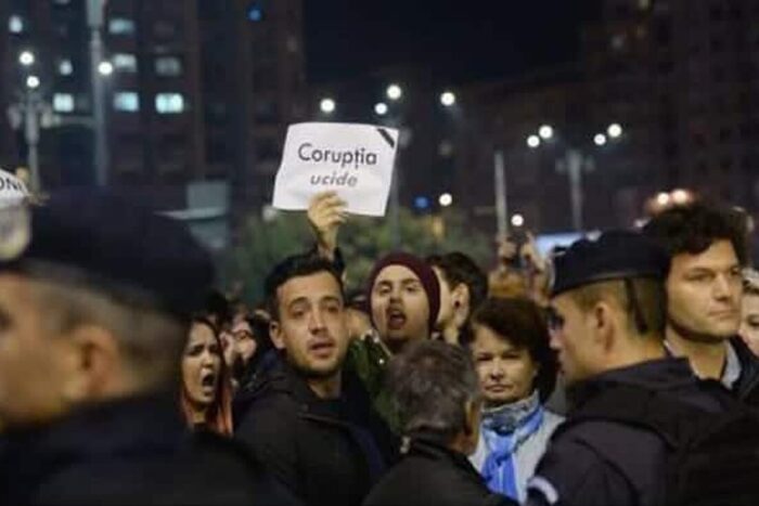Rănit în Colectiv, la Parchetul General proteste Colectiv 02