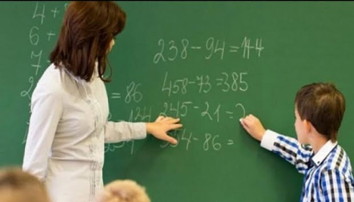 În Uniunea Europeană, în anul 2018, 5,2 milioane de profesori lucrau în învăţământul primar, gimnazial şi liceal