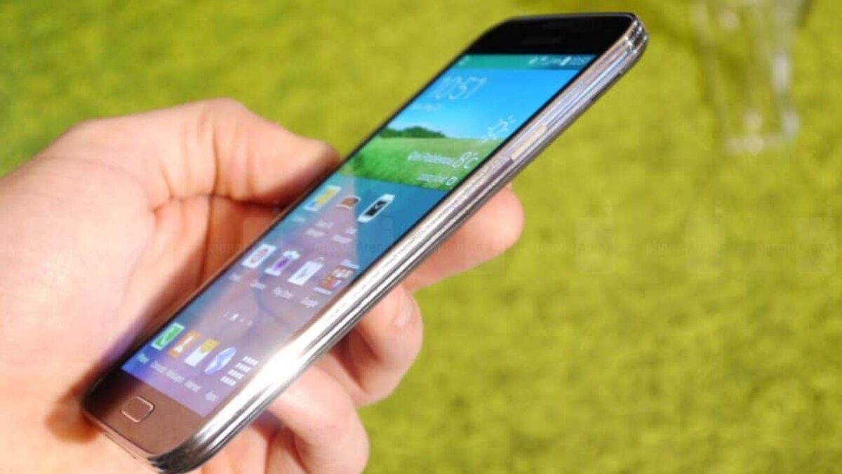 Sapte joburi prin care ai nevoie doar de un smartphone samsung galaxy s5 hands on images 005