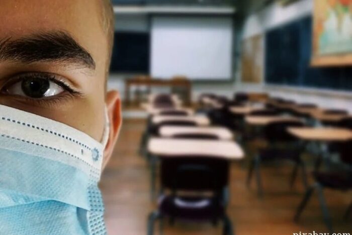 Răspândirea teoriei sau opiniei identităţii de gen sunt interzise în şcoli scoala educatie coronavirus masca elev foto pixabay com