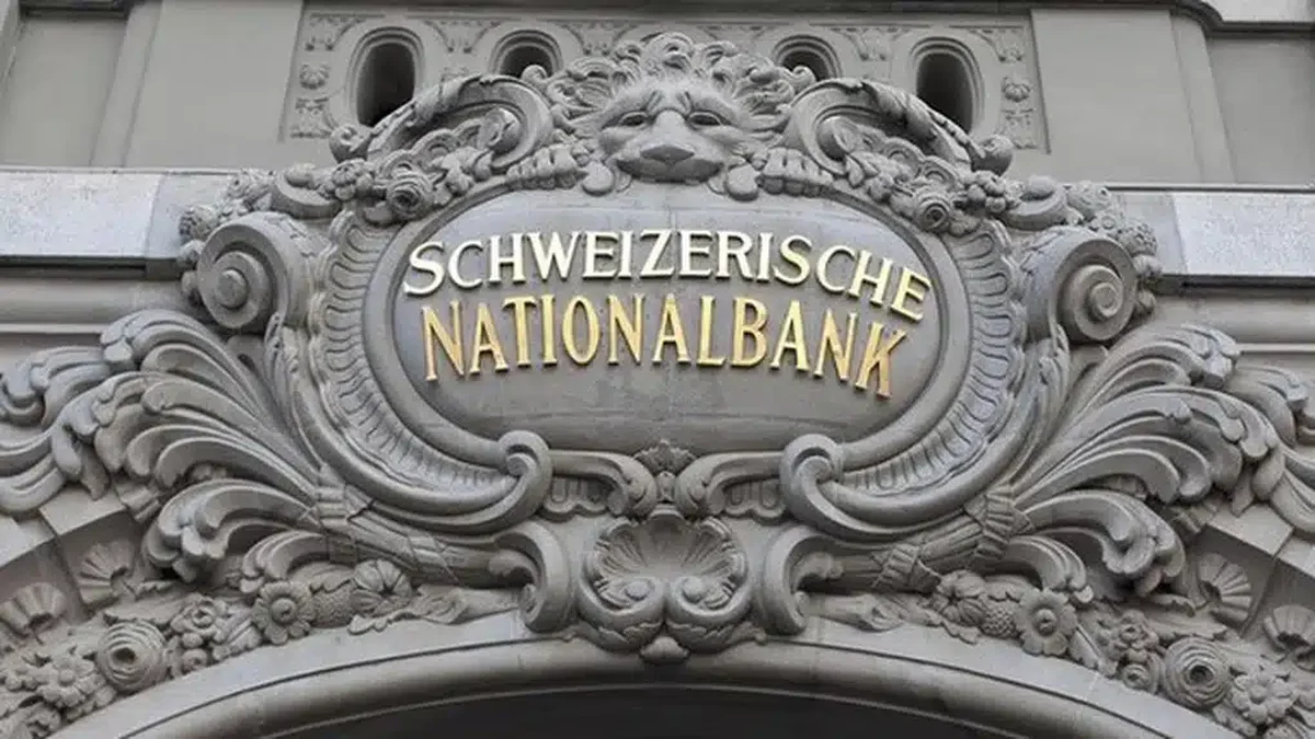În dorinţa de a slăbi francul, Banca Naţională a Elveţiei cheltuieşte sume record