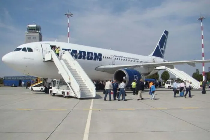 tarom-avion-debarcare
