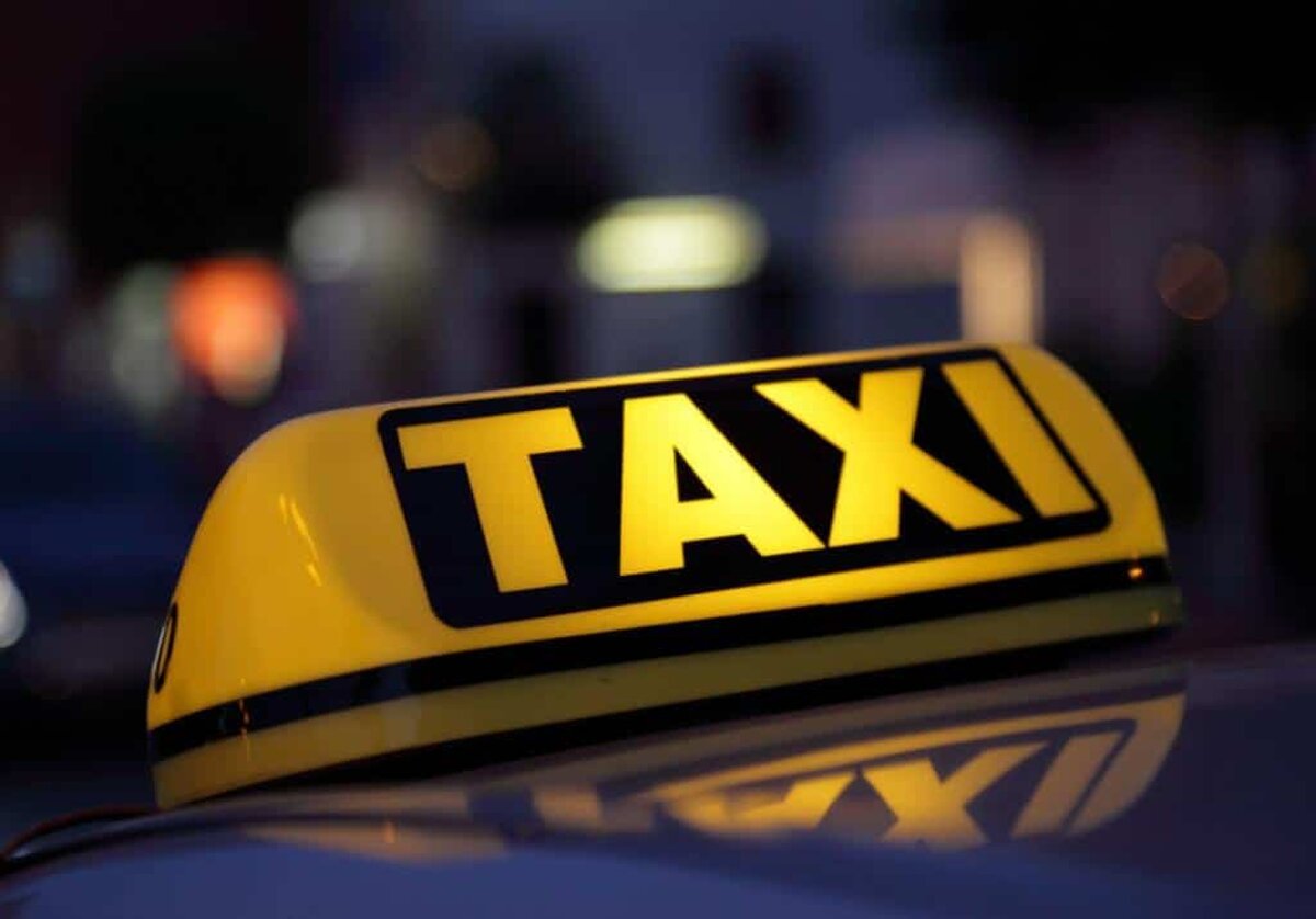 Maşină adaptată transportului persoanelor cu handicap