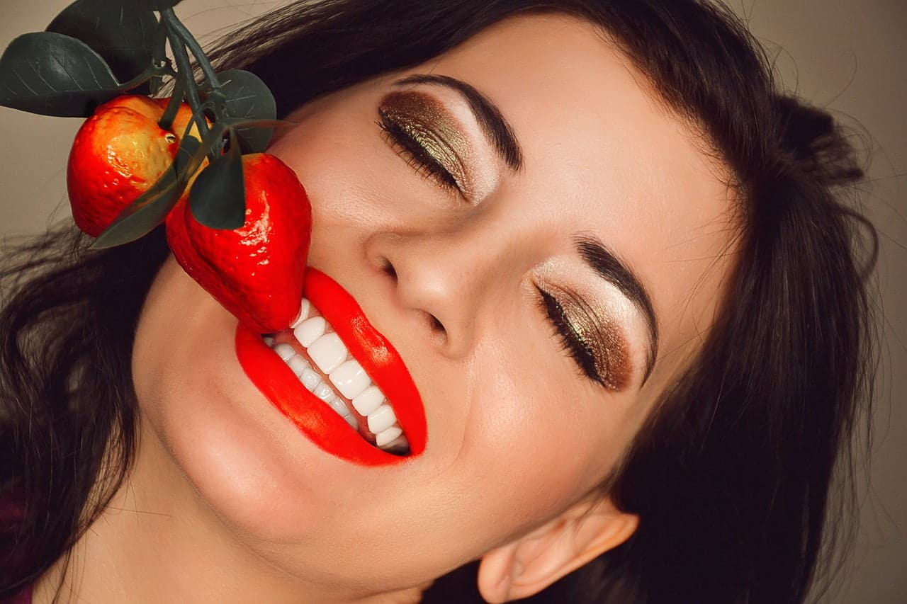 De ce fațetele dentare reprezintă o alegere excelentă pentru îmbunătățirea zâmbetului