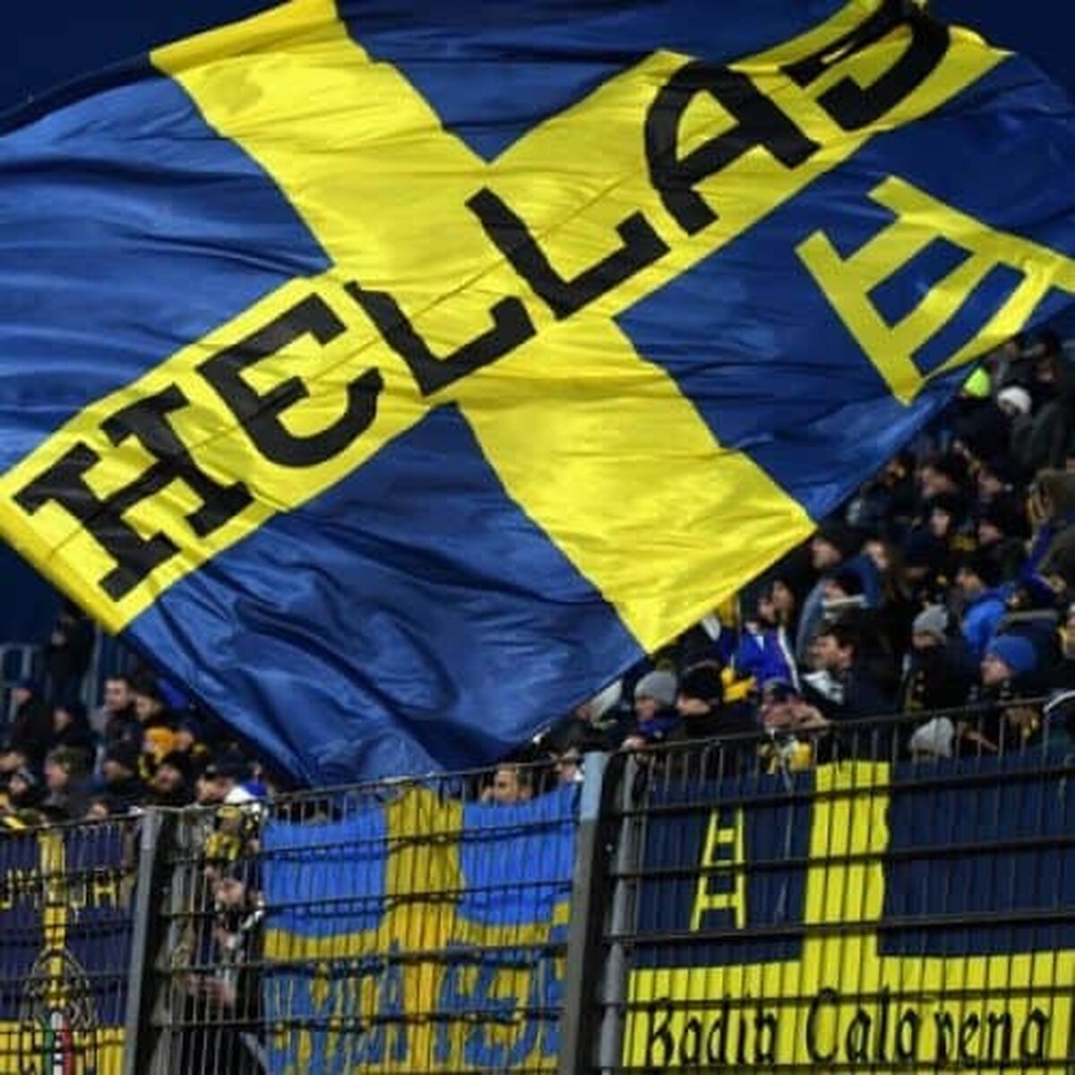 Un fan al echipei Hellas Verona a primit o interdicție de 10 ani și 6 luni pentru scandări rasiste
