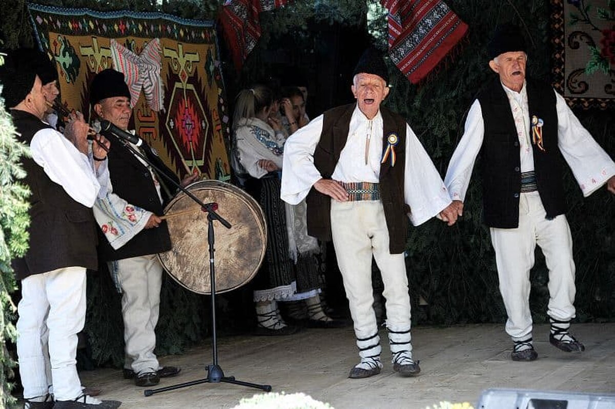 Liderul grupului de dans ritualic ‘Chipăruşul’, Ştefan Harabagiu, a fost declarat Tezaur Uman Viu