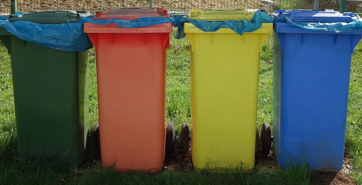 60% din colectarea separată a deşeurilor în România se realizează prin pubele stradale colorate waste separation 502952 1280
