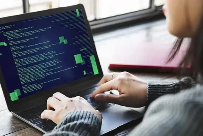 woman working with code on a laptop screen 97441000