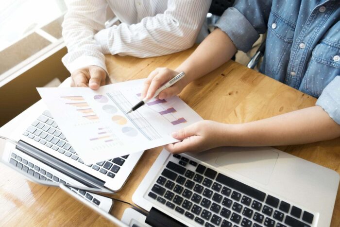 De ce să îți faci un SRL? business teamwork meeting concept 1 scaled