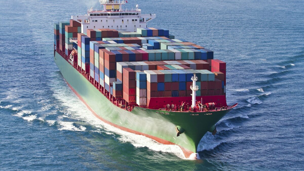 Industria de transport maritim, suferă datorită creșterii prețurilor la motorină și benzină transport maritim