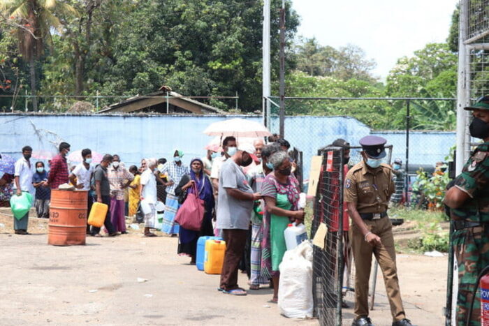 Sri Lanka a anulat examenele școlare pentru că nu are bani să importe hârtie Sri Lanka