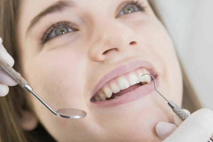 implant dentar 1