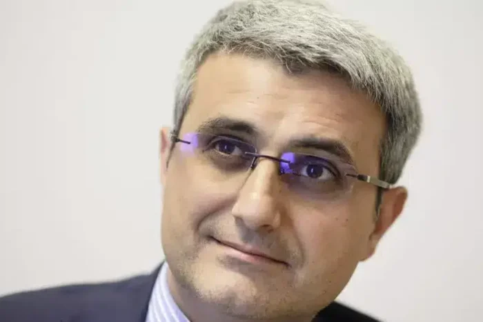 robert turcescu