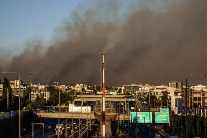 Incendiile fac ravagii în Grecia, la nord de Atena, în zone populate grecia