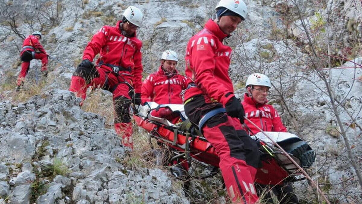 Noi maşini au primit drept de GIROFAR. salvamont