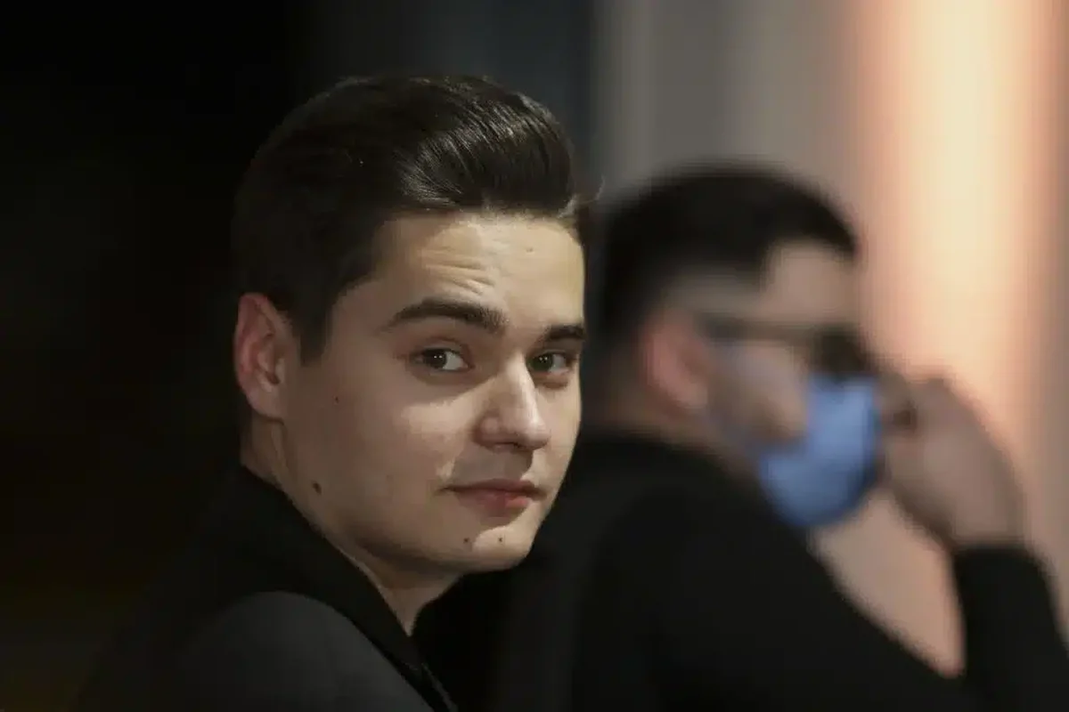 MApN publică imagini incredibile cu vlogger-ul Selly după ce s-a înrolat în armată