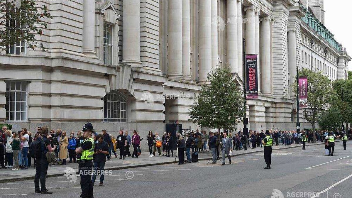 Poliţia din Londra spune că funeraliile reginei reprezintă cel mai mare test de securitate 15852499