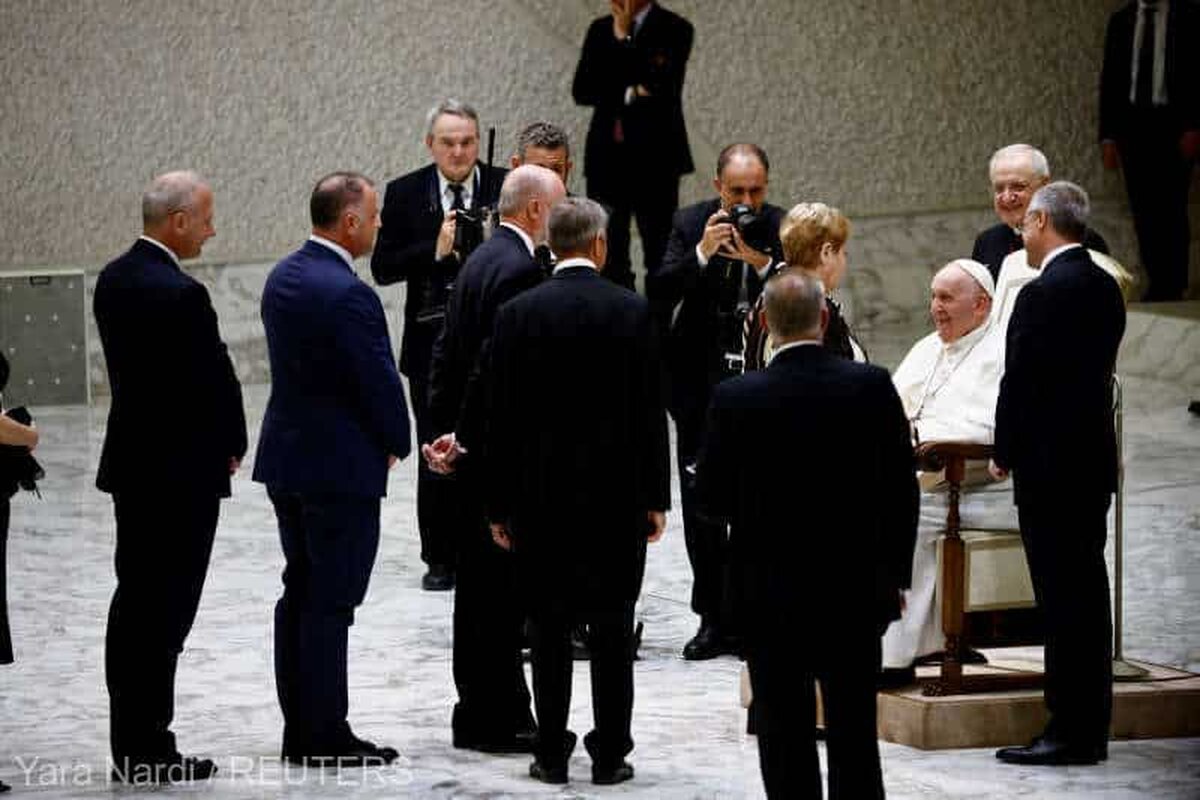 Papa Francisc le-a vorbit directorilor de companii despre importanţa taxelor