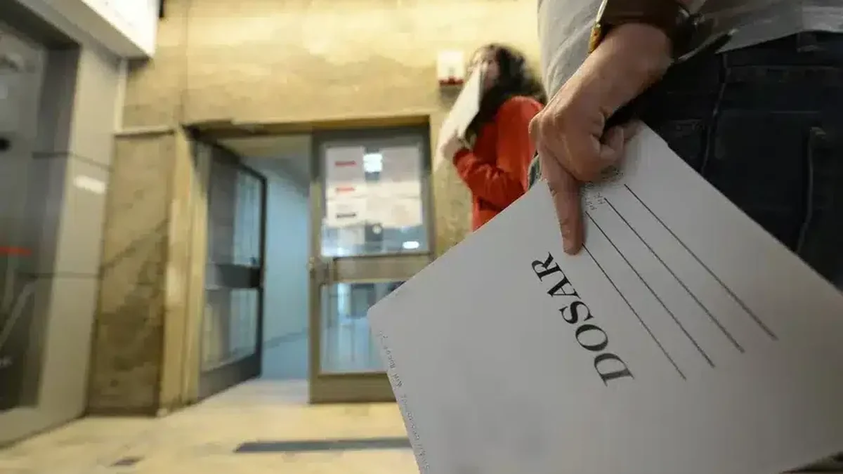 dosar cu sina scaled 1 1625x1080 1