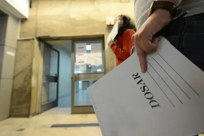 dosar cu sina scaled 1 1625x1080 1