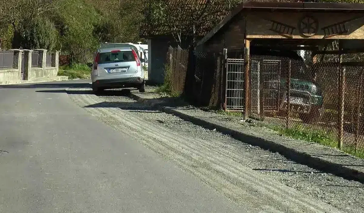 Și-au luat înapoi asfaltul turnat pe stradă