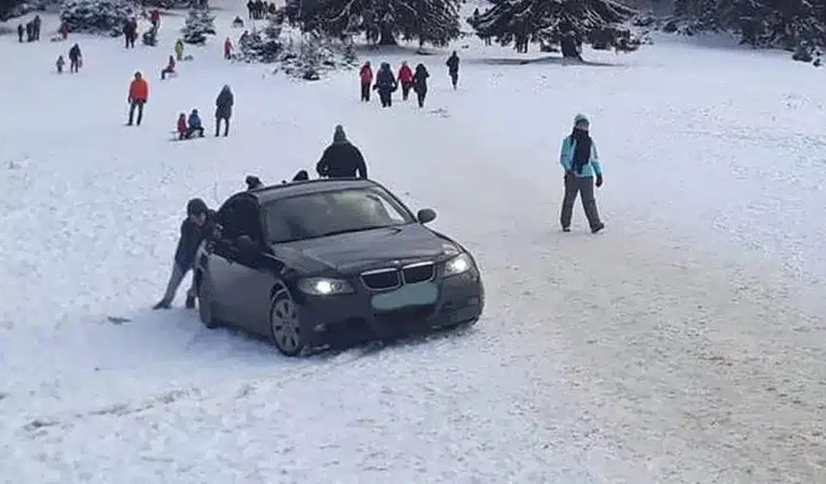 Ce replică a primit un șofer de BMW de la RAR atunci când a întrebat dacă anvelopele de iarnă sunt obligatorii