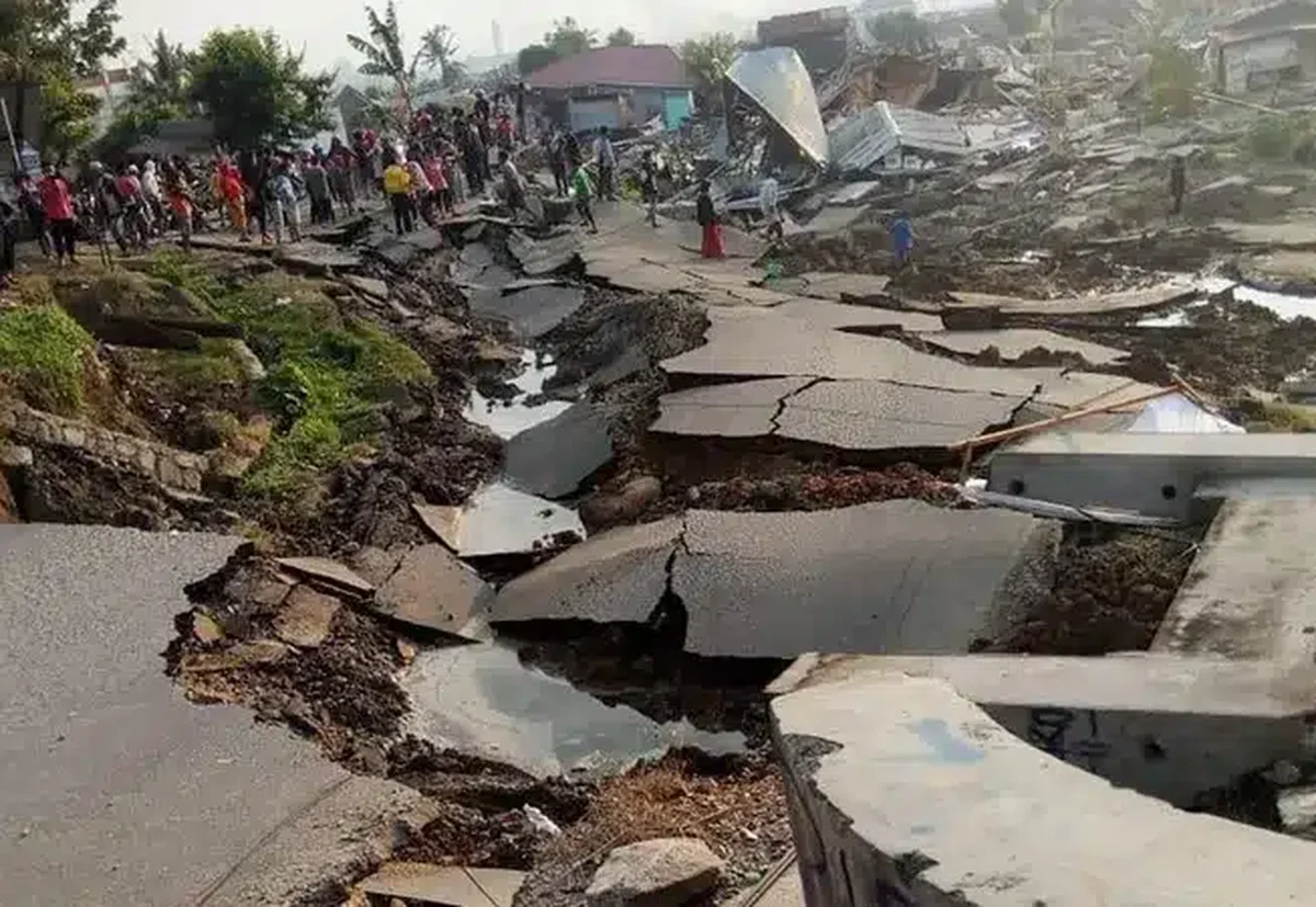 Bilanţul morţilor, din Indonezia, a crescut la peste 300.
