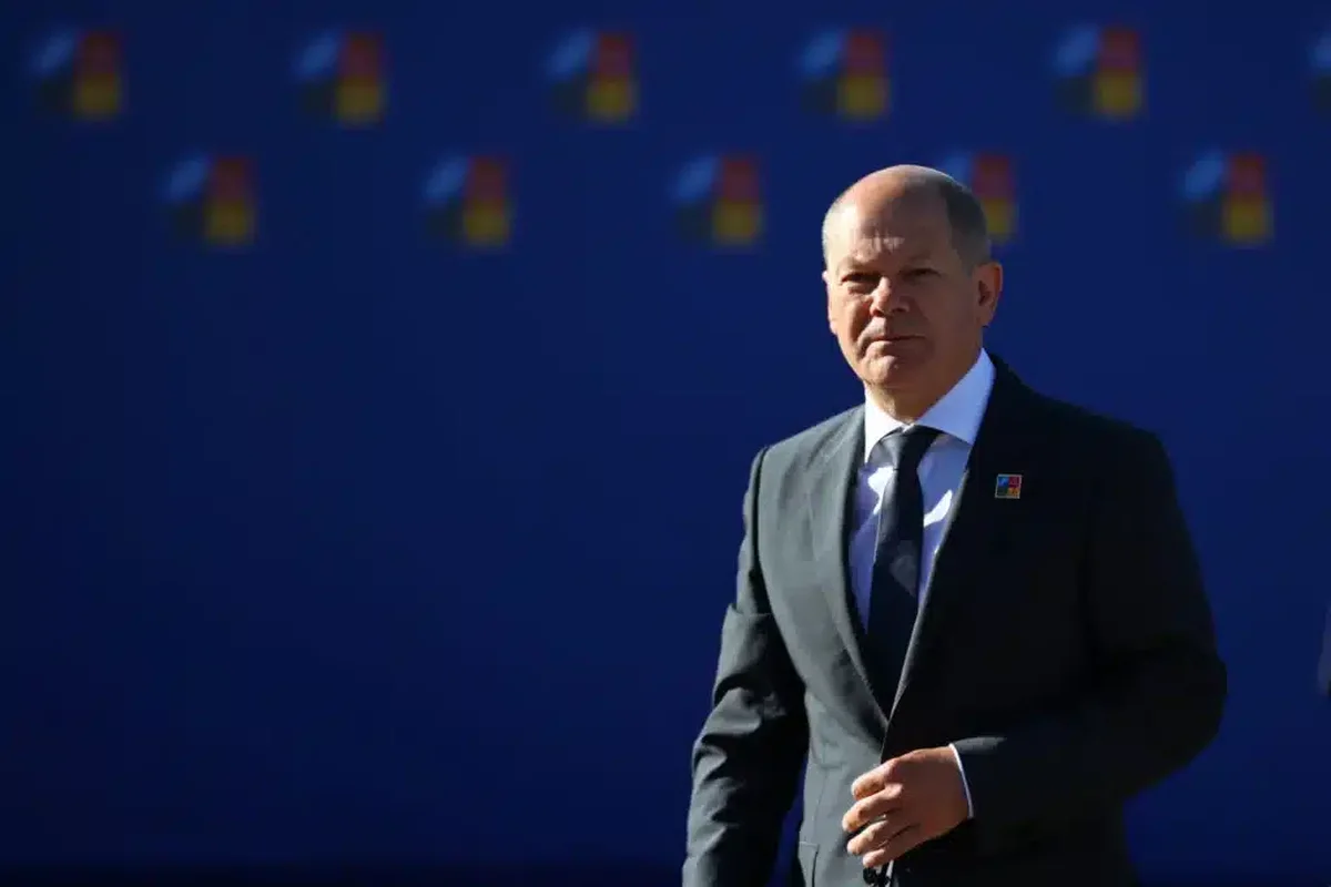 Olaf Scholz refuză să trimită avioane de luptă Ucrainei