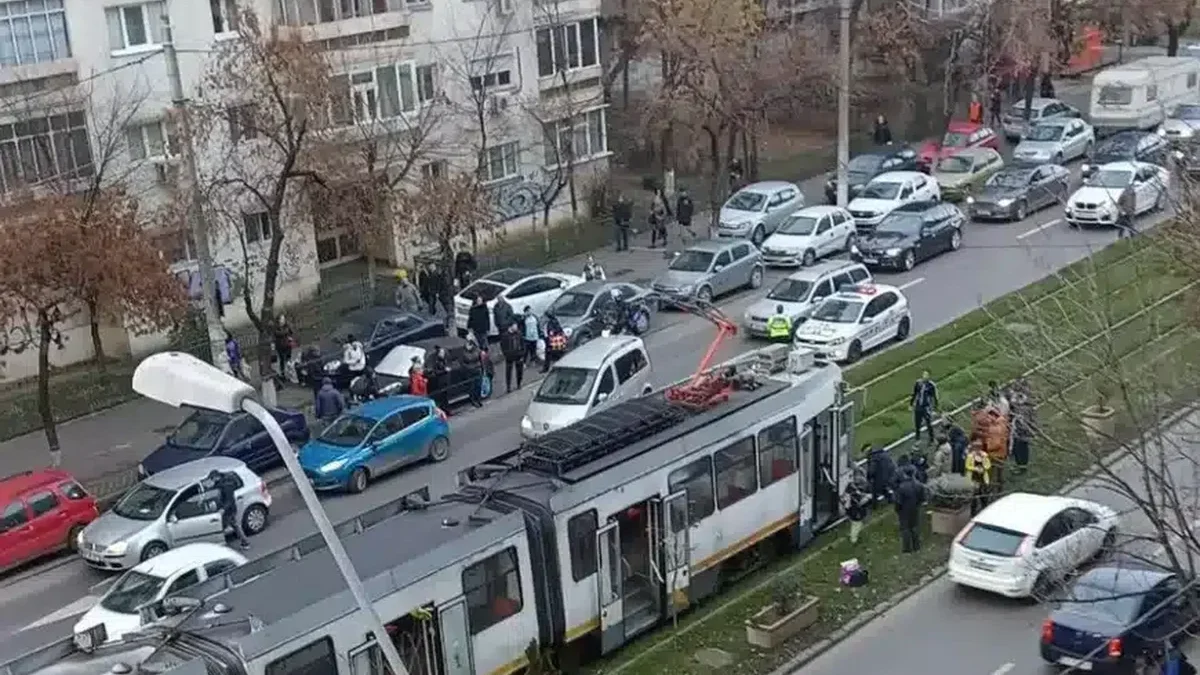 Fetita lovita de tramvai