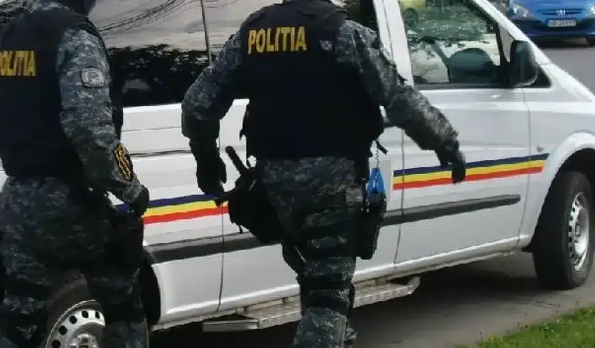 Un bărbat a încercat să-şi omoare şi soţia, apoi a dat foc la casă