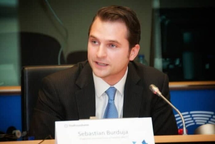 NDQwJmhhc2g9ZjYyMTAyOTk2OGM2MzU2ZmZlMTY3NDNjOWFiMjNlNmE.thumb